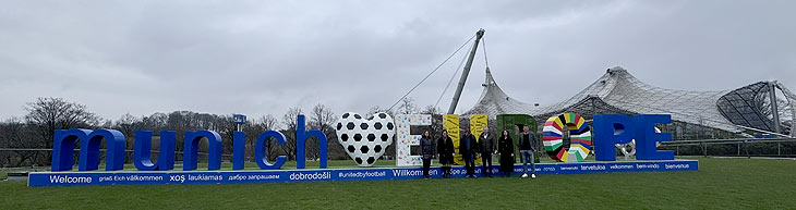 munich loves EUROpe Schriftzug im Olympiapark (©Foto:Martin Schmitz)